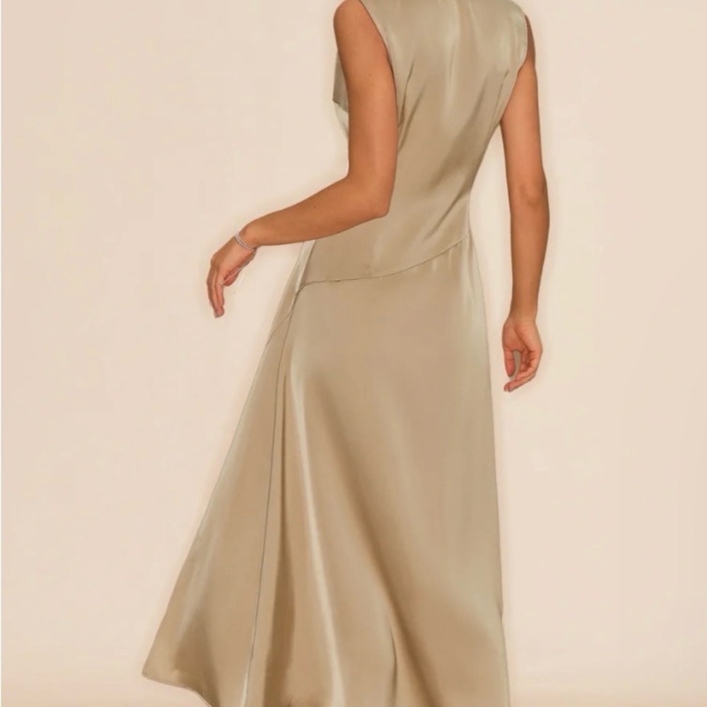 Elegant Cream Sleeveless Dress - Picture 7 of 8